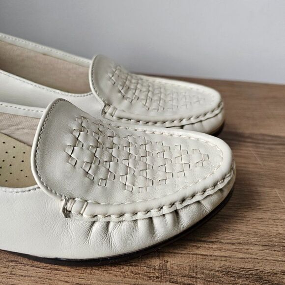 NEVER WORN SOFT SPOTS BONE WHITE GENUINE LEATHER LOAFERS SIZE 9.5 & 10N - Picture 5 of 16